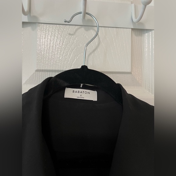 Aritzia Babaton ‘Rena’ Blouse - Black with white trim - Sz S - Picture 2 of 3